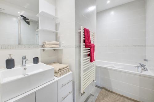 Koupelna v ubytování Appartement Confort, Hyper Centre à Tours, Climatisation
