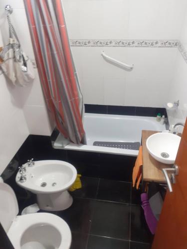 a bathroom with a toilet and a sink and a shower at DIVINO Colon 1 in Colón