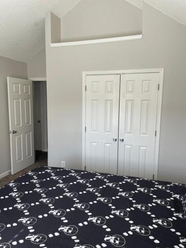 1 Bedroom Private Home – Photos 5