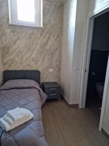 a bedroom with a bed and a window on the wall at Piazza Duomo in Tuscania