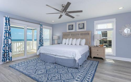 Postel nebo postele na pokoji v ubytování Blue Hideaway 2888 home