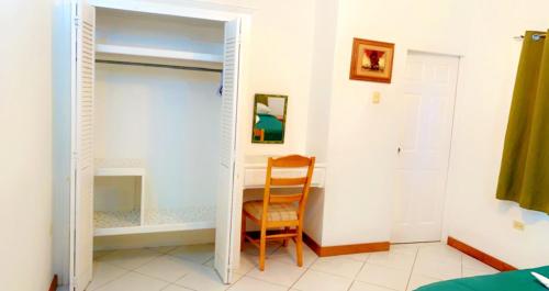Postel nebo postele na pokoji v ubytování Ursula Guesthouse in Bon Accord