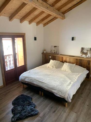 Ένα ή περισσότερα κρεβάτια σε δωμάτιο στο Meribel Chalet de Séverine