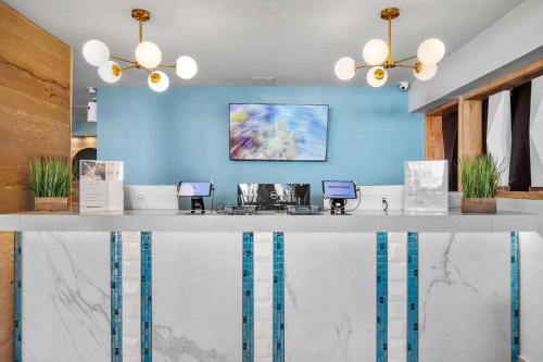 a lobby with a white counter with blue walls at Abitta Boutique Hotel, Ascend Hotel Collection in San Juan