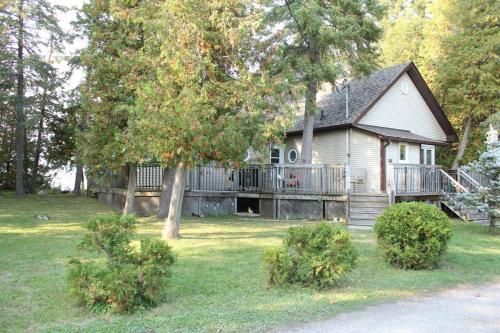 Rustic Pines Waterfront Cottage *CLEAR WATER* – Photos 3