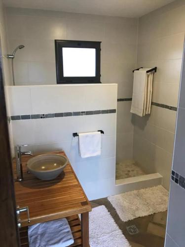 a bathroom with a sink and a counter with a window at Cabana Villa Alpina in Villa Alpina