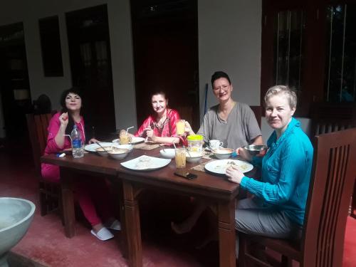 Khách lưu trú tại Gold sand Resort