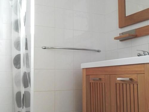 a bathroom with a shower curtain and a sink at Villa Moderne et Calme, Proche Plage, Centre-Ville, 6 Pers., Jardin, Tout Confort - FR-1-476-87 in La Faute-sur-Mer