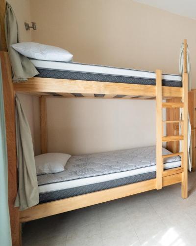 Nido Colibrí - Private Rooms and hostel Dorms in Remate de Paseo Montejoにあるベッド