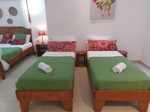 Una cama o camas en una habitación de Casa Mapache