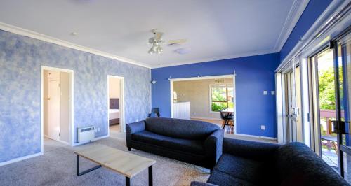 Χώρος καθιστικού στο Auckland Howick Sea View House