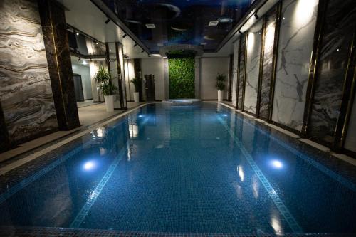 Бассейн в Continental Hotel Samarkand или поблизости