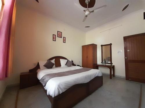 a bedroom with a large bed in a room at Hotel The Holiday Home in Rishīkesh
