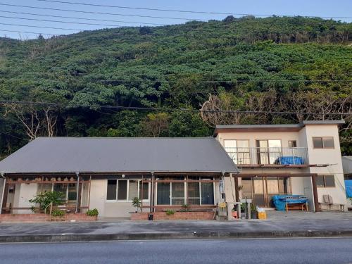 Vista general d'una muntanya o vistes d'una muntanya des de l'hostal o pensió