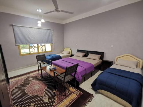 Postel nebo postele na pokoji v ubytování Al Hamra Guest House