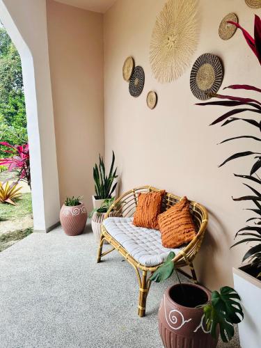Κήπος έξω από το Zibá Home Suites