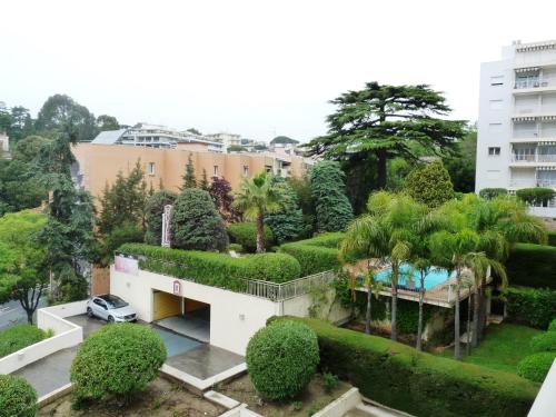 Spacious studio in the center of Cannes nice terrace easy walk to the Croisette and Palais - 1923