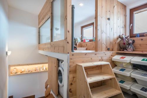 a laundry room with a washer and dryer at Mountainfarm Innertrein Wald in Cadipietra