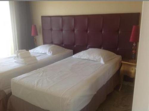 Stylish one bedroom apartment in Central Cannes just off the Croisette and near beaches - 680
