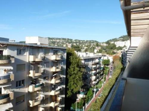 Stylish one bedroom apartment in Central Cannes just off the Croisette and near beaches - 680
