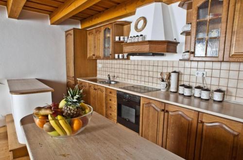 a kitchen with a bowl of fruit on a table at VIP MiKU apartman 2 in Mikulov