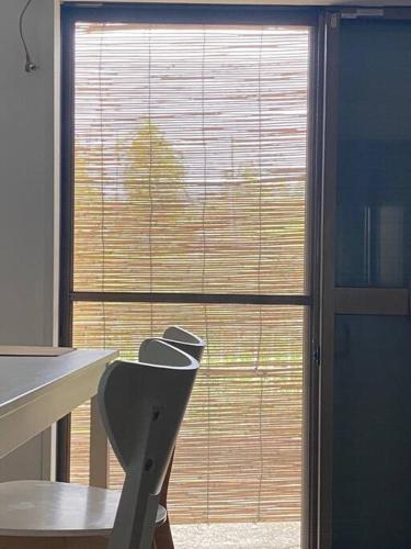 a room with a window with a chair in front of it at 江ノ島に近い富士山も眺める湘南の丘のヴィラーSweet Room in Fujisawa