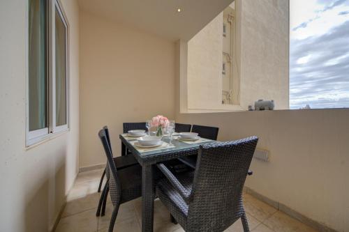 Foto de la galería de Sapphire Residences - Apartments & Penthouse In Central Sliema By Shortletsmalta en Sliema