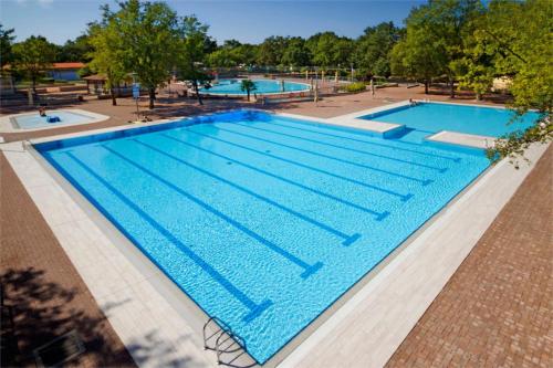 an overhead view of a swimming pool at a resort at Mobile Homes Banko in Bijela Uvala and Zelena laguna in Poreč