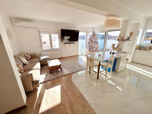 A kitchen or kitchenette at BEST VIEW at the Best Location