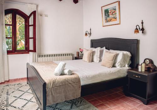 a bedroom with a large bed with white sheets and pillows at וילה תהילה המחודש - The new Villa Tehila in Rosh Pinna