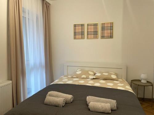 Ένα ή περισσότερα κρεβάτια σε δωμάτιο στο Apartament przy Karmelu