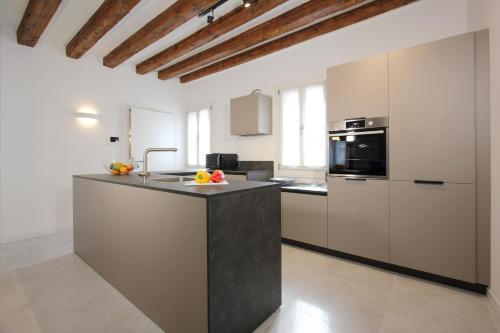a kitchen with a island in the middle of a room at Residence Modern Art in Venice