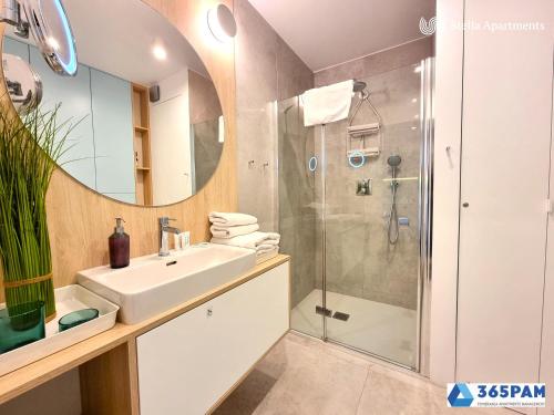 a bathroom with a sink and a shower at Apartamenty w Gąskach - 365PAM in Gąski