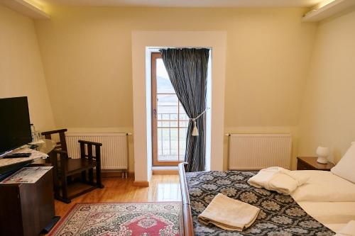 a living room with a couch and a window at Saciova Hills in Saciova