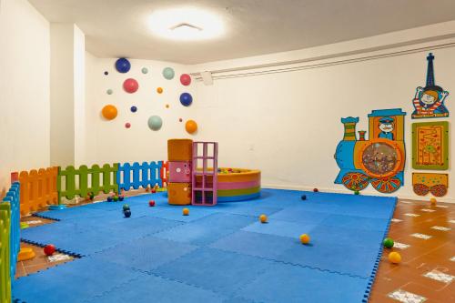 a play room with a bunch of balls on the wall at Club Esse Roccaruja in Stintino