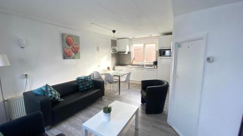 a living room with a couch and a table at Vakantiehuis Seahorse in Egmond aan Zee