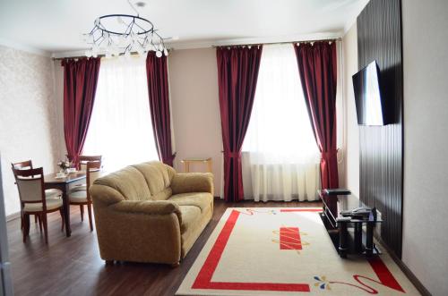 Гостиная зона в Golden Park Hotel