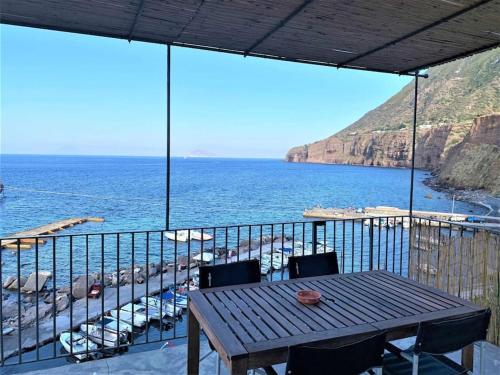 House Uva - on the port of Scalo Galera, Salina