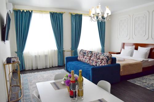 Кровать или кровати в номере Golden Park Hotel