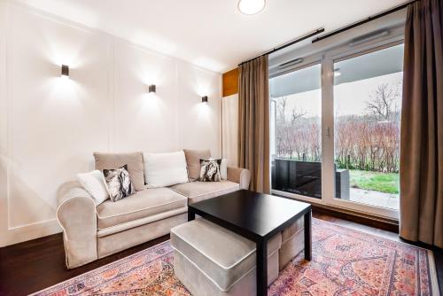 Wola Luxury Wooden Apartment by BookingHost