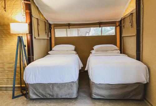 Voodi või voodid majutusasutuse Bali Beach Glamping toas