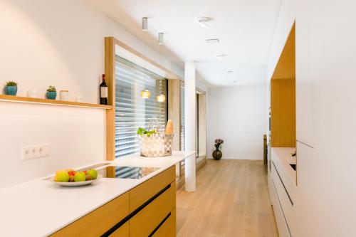a kitchen with a bowl of fruit on the counter at Max Lodging Serviced Apartments in Munich