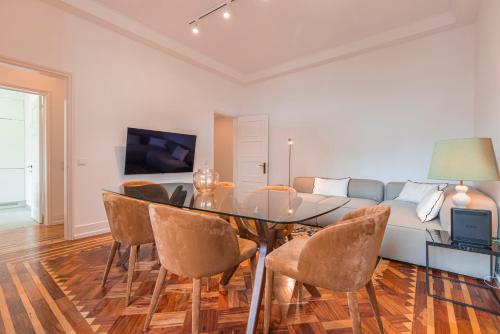 Magnificent 4BDR Apartment in Lisbon by LovelyStay