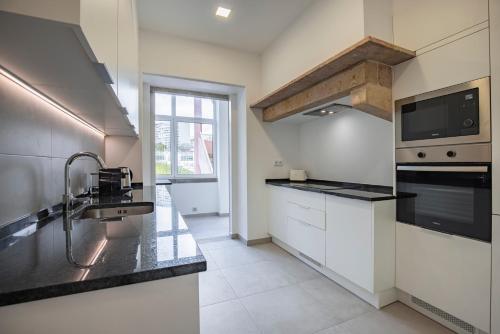 Magnificent 4BDR Apartment in Lisbon by LovelyStay