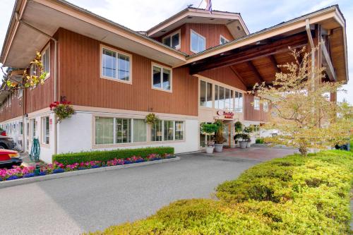Econo Lodge Inn & Suites Image