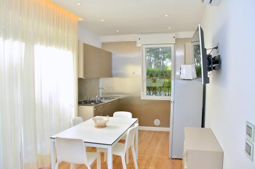 Lovely flat with private garden next to the beach