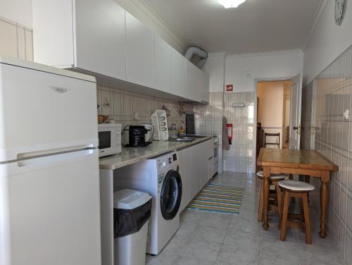 Η κουζίνα ή μικρή κουζίνα στο Ericeira Holidays