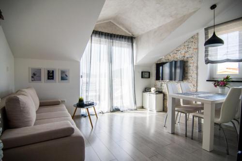 Χώρος καθιστικού στο Apartments Up&Up