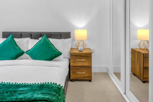 Säng eller sängar i ett rum på One Bedroom Serviced Apartment in Islington