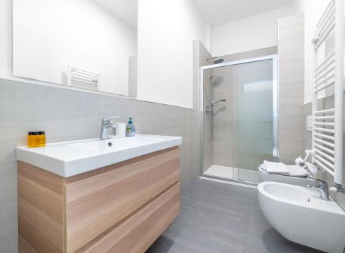 Et badeværelse på Duomo - Daverio Charme Apartment